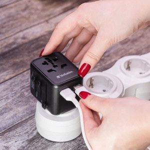 ADATTATORE VIAGGIO UTA-02 CON 2 X USB-A _VERBATIM COD. 49543